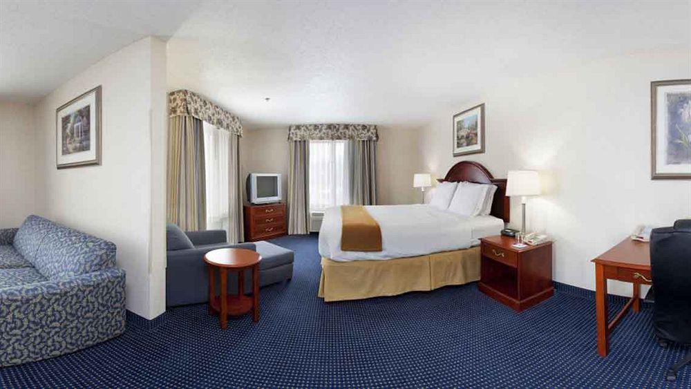 Holiday Inn Express Hotel & Suites Cleveland-Richfield By Ihg Brecksville Buitenkant foto