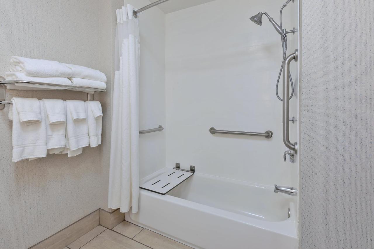 Holiday Inn Express Hotel & Suites Cleveland-Richfield By Ihg Brecksville Buitenkant foto