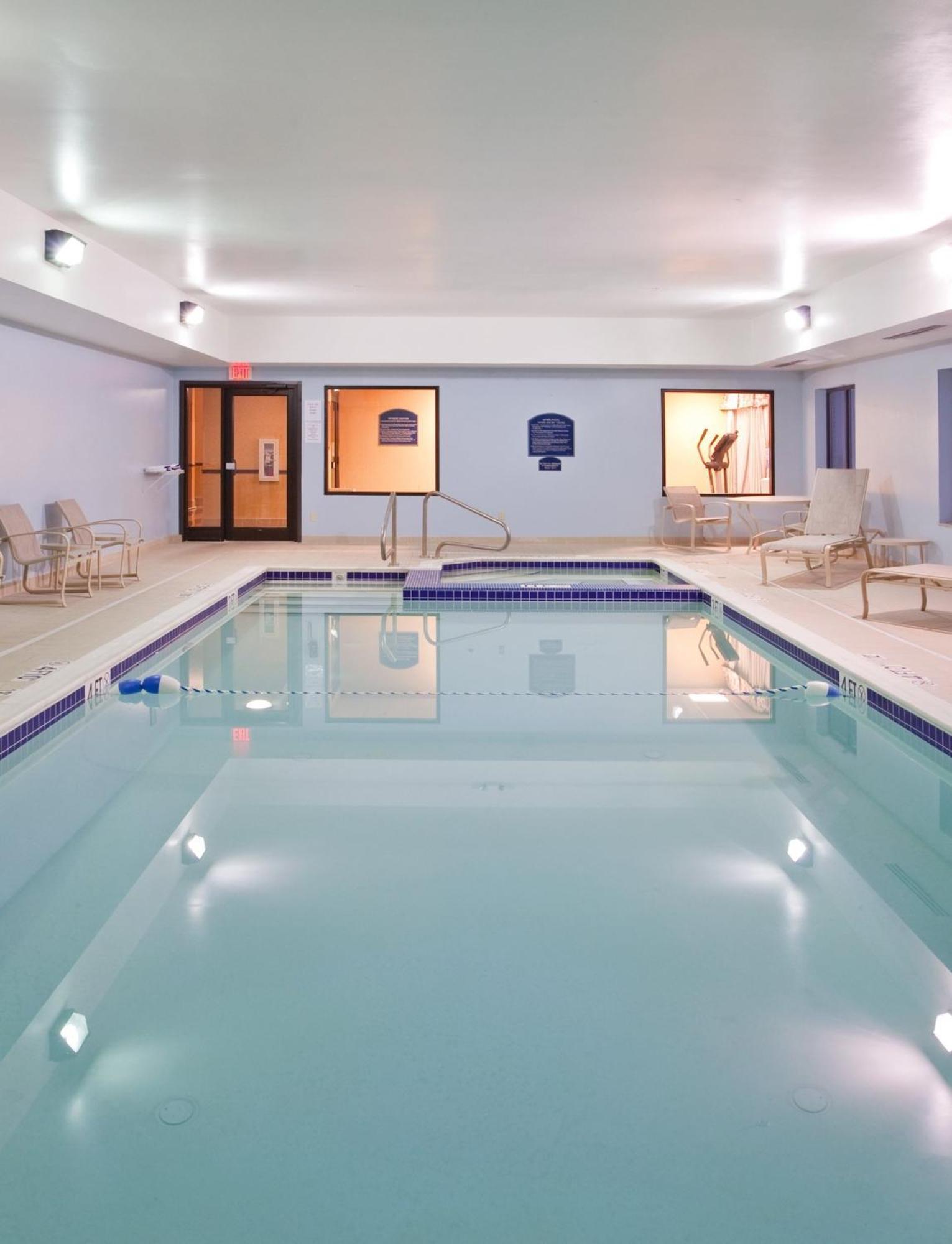 Holiday Inn Express Hotel & Suites Cleveland-Richfield By Ihg Brecksville Buitenkant foto